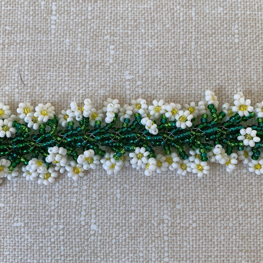 🌷3 for$25🌷Handmade, US OS, White Yellow & Green Beaded Daisy Bracelet - Picture 6 of 7